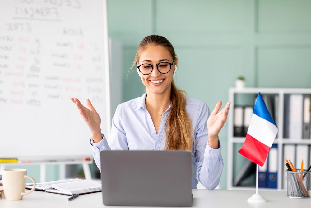 Tutor providing feedback to a student online